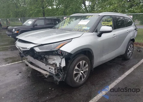 2022 Toyota Highlander Xle из США, поврежденный, VIN 5TDHZRBH9NS567134